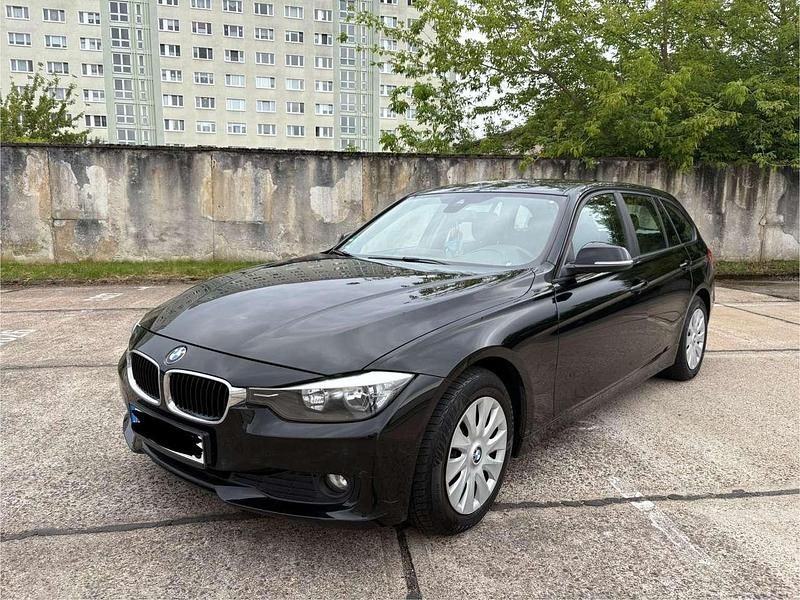 Gebraucht BMW 320 184 PS (135 kW) 2012 Schwarz Limousine