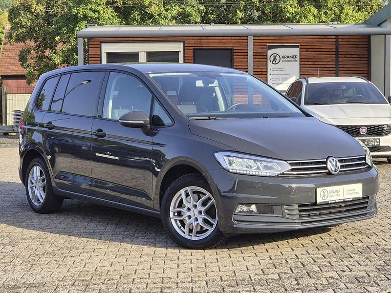 Grau Gebraucht 2019 VW Touran Trendline Van / Kleinbus | 16.970 € (Fairer Preis) - Bild 1/4