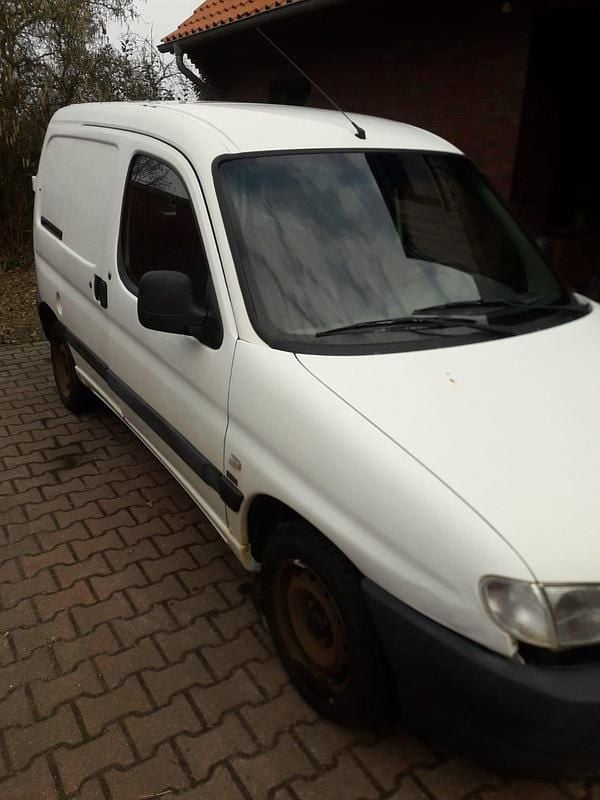Gebraucht Peugeot Partner 90 PS (66 kW) 2002 Weiß Van / Kleinbus