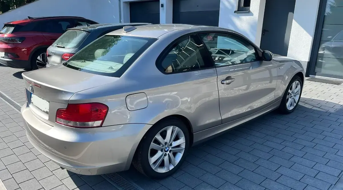 Gebraucht BMW 120 Coupé Sport Line 177 PS (130 kW) 2009 Silber Coupé