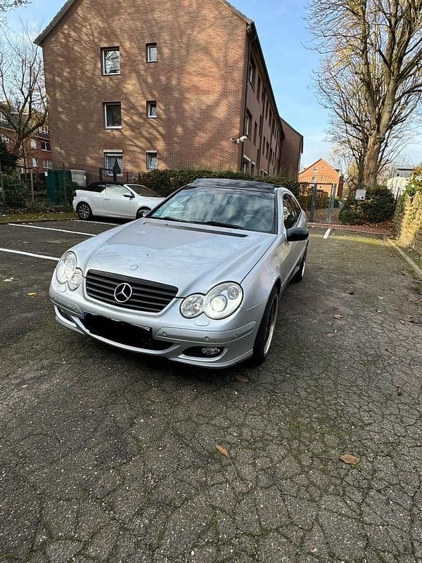 Silber Gebraucht 2004 Mercedes C180 Coupé | 2.399 € (Guter Preis) - Bild 1/4