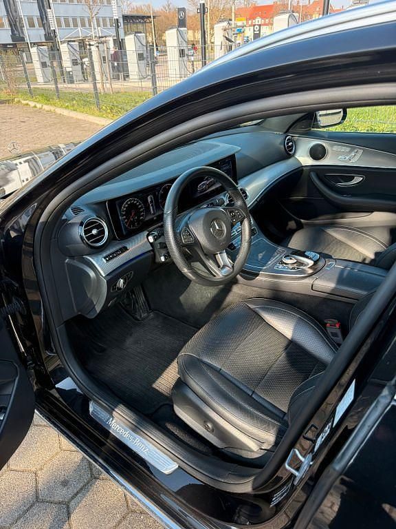 Gebraucht Mercedes E350 258 PS (189 kW) 2017 Schwarz Limousine