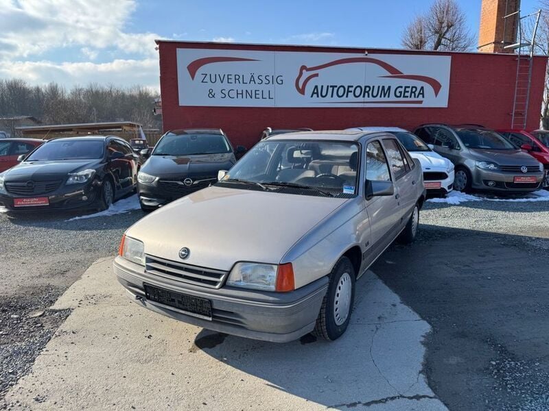 Gold Gebraucht 1991 Opel Kadett Limousine | 1.990 € - Bild 1/4