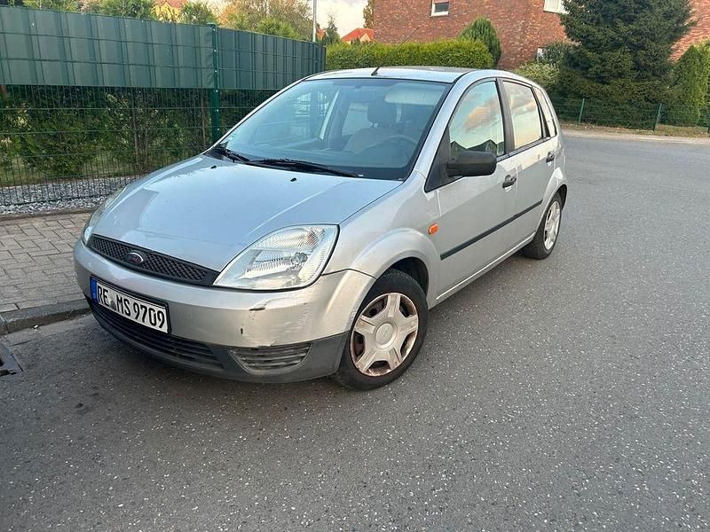 Gebraucht Ford Fiesta 60 PS (44 kW) 2003 Silber Limousine