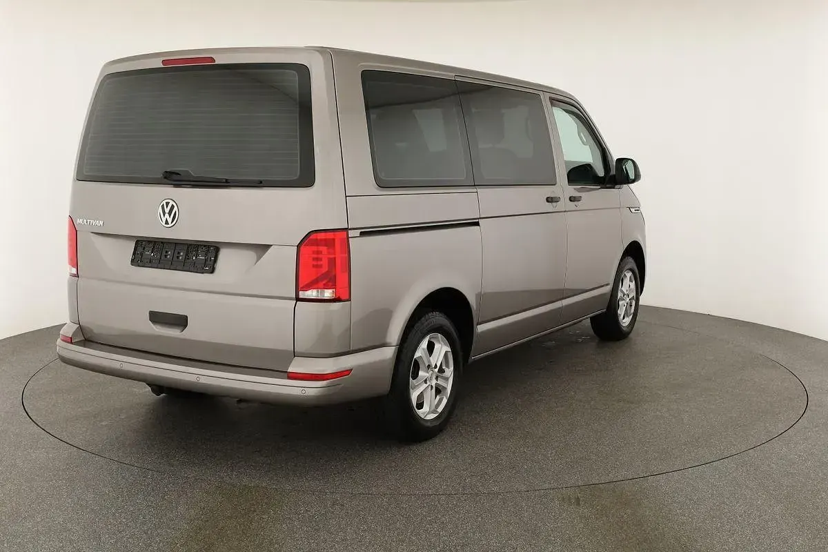 Gebraucht VW Multivan Trendline 150 PS (110 kW) 2021 Mojave beige metallic Van / Kleinbus