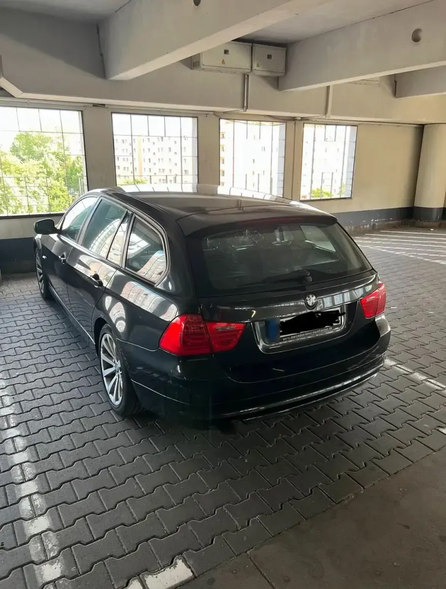 Gebraucht BMW 318 143 PS (105 kW) 2010 Schwarz Kombi