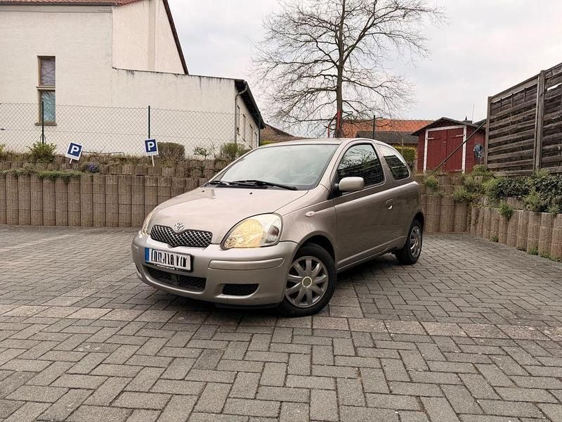 Gebraucht Toyota Yaris Sol 87 PS (63 kW) 2003 Silber Limousine