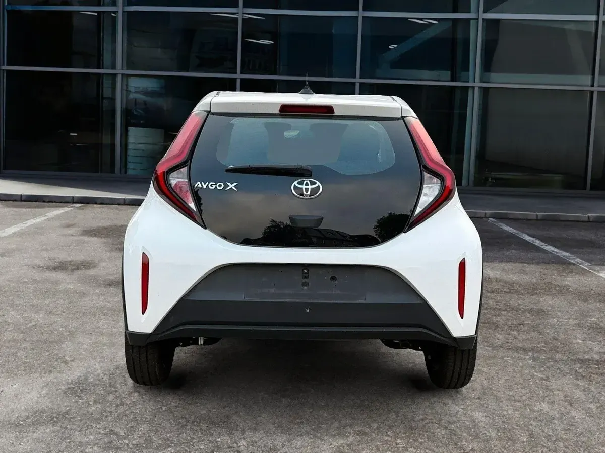 Gebraucht Toyota Aygo X X-play 72 PS (52 kW) 2023 Weiß SUV