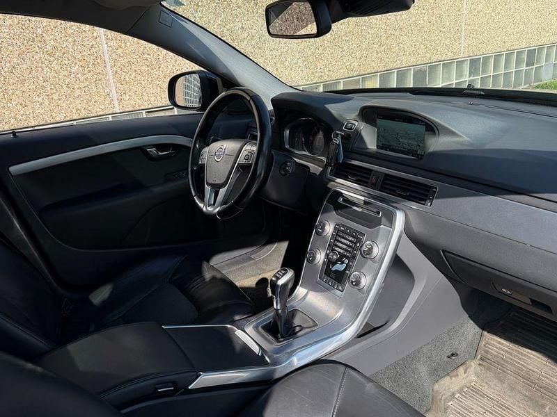 Gebraucht Volvo V70 Momentum 181 PS (133 kW) 2015 Schwarz Kombi