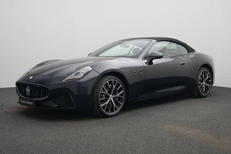 Nero assoluto Neu 2025 Maserati GranCabrio Cabrio | 179.880 € (Superpreis) - Bild 1/4