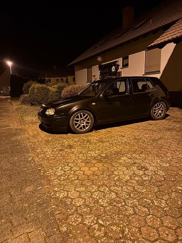 Schwarz Gebraucht 2002 VW Golf IV Exclusive Kleinwagen | 1.600 € (Superpreis) - Bild 1/4