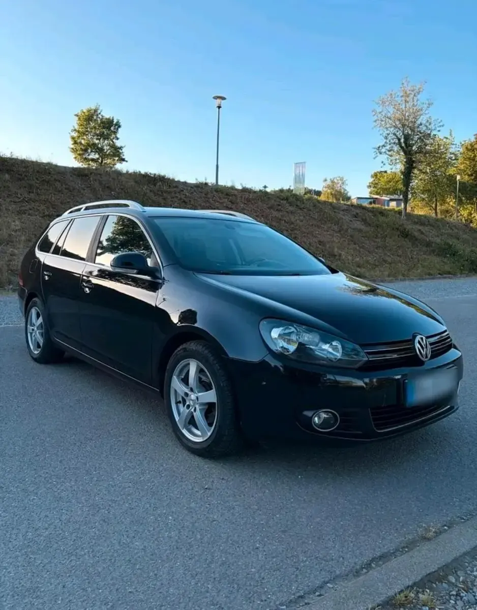 Gebraucht VW Golf VI 105 PS (77 kW) 2011 Schwarz Kleinwagen