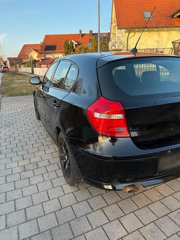 Gebraucht BMW 118 2011 Schwarz Kleinwagen