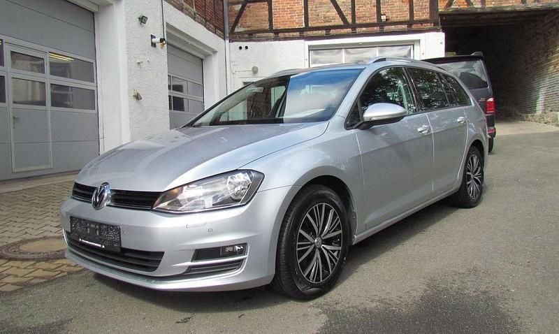 Silber Gebraucht 2016 VW Golf VII Allstar Limousine | 9.450 € (Superpreis) - Bild 1/4