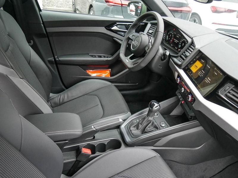 Gebraucht Audi A1 Sportback S-Line 150 PS (110 kW) 2025 Distriktgrün metallic Kleinwagen