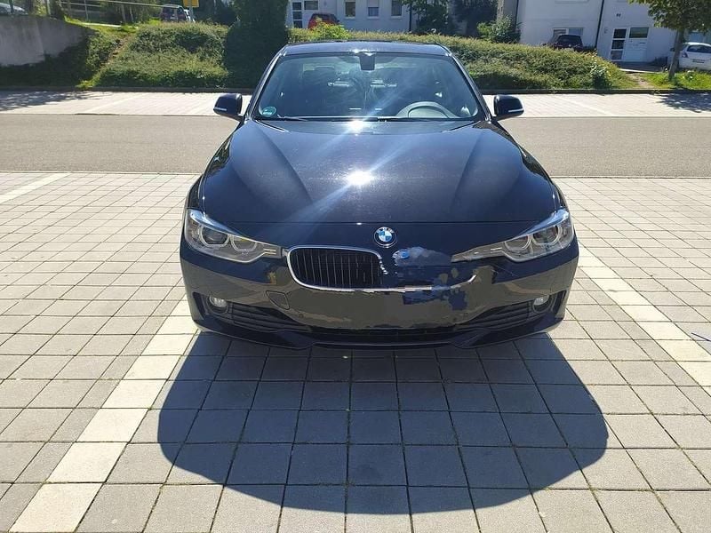 Schwarz Gebraucht 2015 BMW 320 Luxury Line Limousine | 8.200 € (Guter Preis) - Bild 1/4