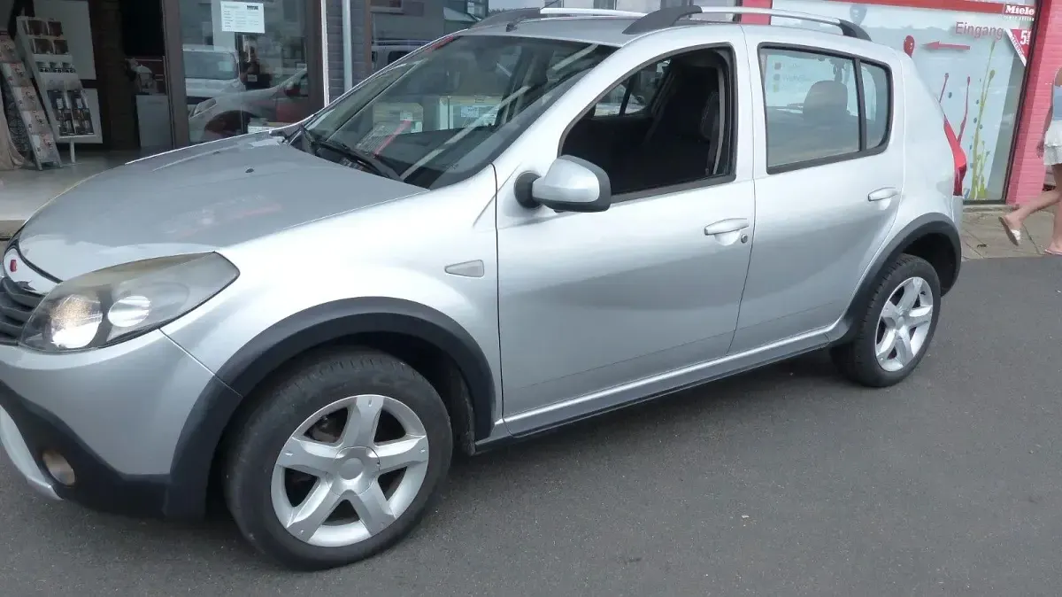 Gebraucht Dacia Sandero Stepway 84 PS (61 kW) 2011 Silber Kleinwagen