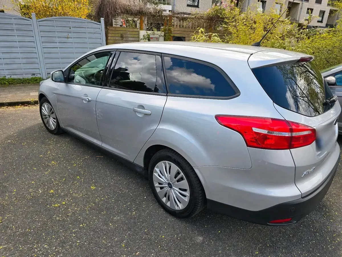 Usata Ford Focus 100 CV (73 kW) 2016 Grigio Station wagon