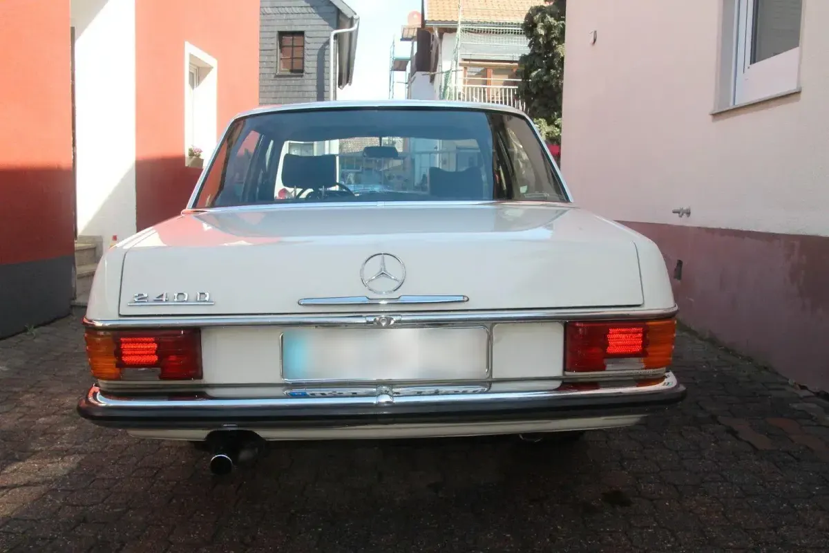 Gebraucht Mercedes 240 65 PS (47 kW) 1973 Weiß Limousine