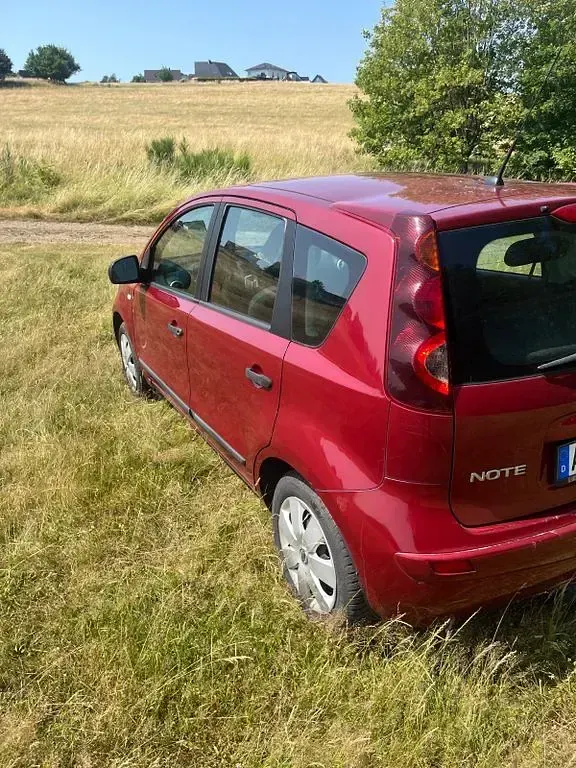 Gebraucht Nissan Note Visia 88 PS (64 kW) 2011 Rot Kleinwagen