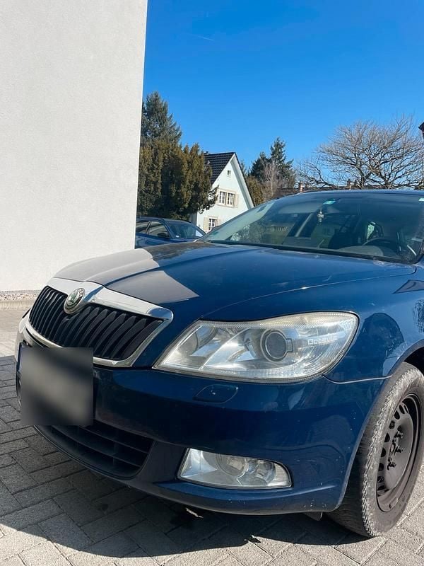 Gebraucht Skoda Octavia 140 PS (102 kW) 2011 Blau Kombi