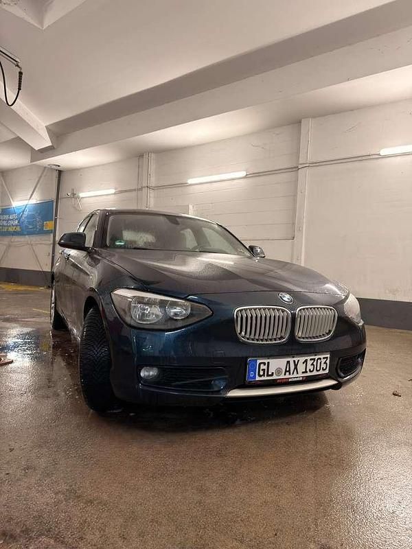 Blau Gebraucht 2011 BMW 116 Urban Line Kleinwagen | 6.300 € - Bild 1/4