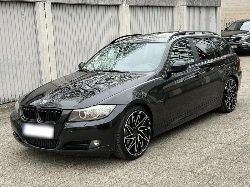Gebraucht BMW 320 170 PS (125 kW) 2009 Schwarz Kombi