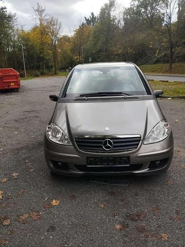 Grau Gebraucht 2007 Mercedes A180 Elegance Limousine | 4.700 € (Fairer Preis) - Bild 1/4