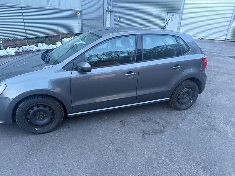 Gebraucht VW Polo 90 PS (66 kW) 2015 Grau Kleinwagen