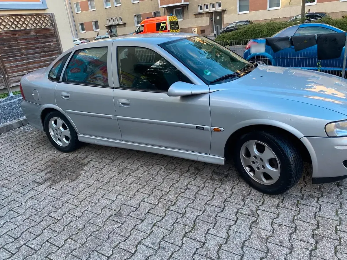 Gebraucht Opel Vectra 123 PS (90 kW) 2001 Silber Limousine