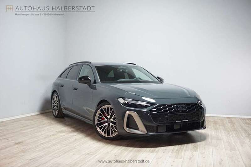 Grau Gebraucht 2024 Audi A5 Edition .1 Coupé | 61.990 € (Superpreis) - Bild 1/1