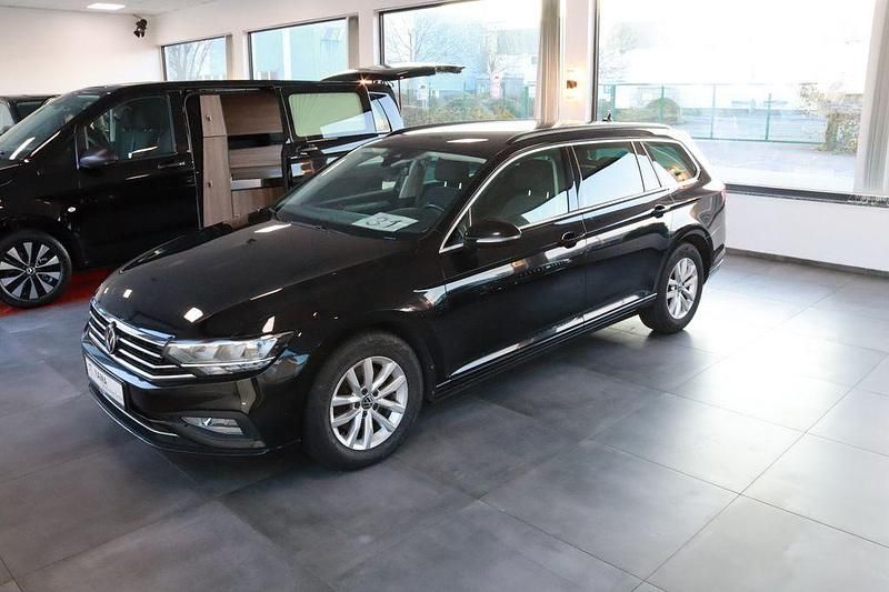 Schwarz Gebraucht 2022 VW Passat Business Kombi | 15.650 € (Fairer Preis) - Bild 1/4