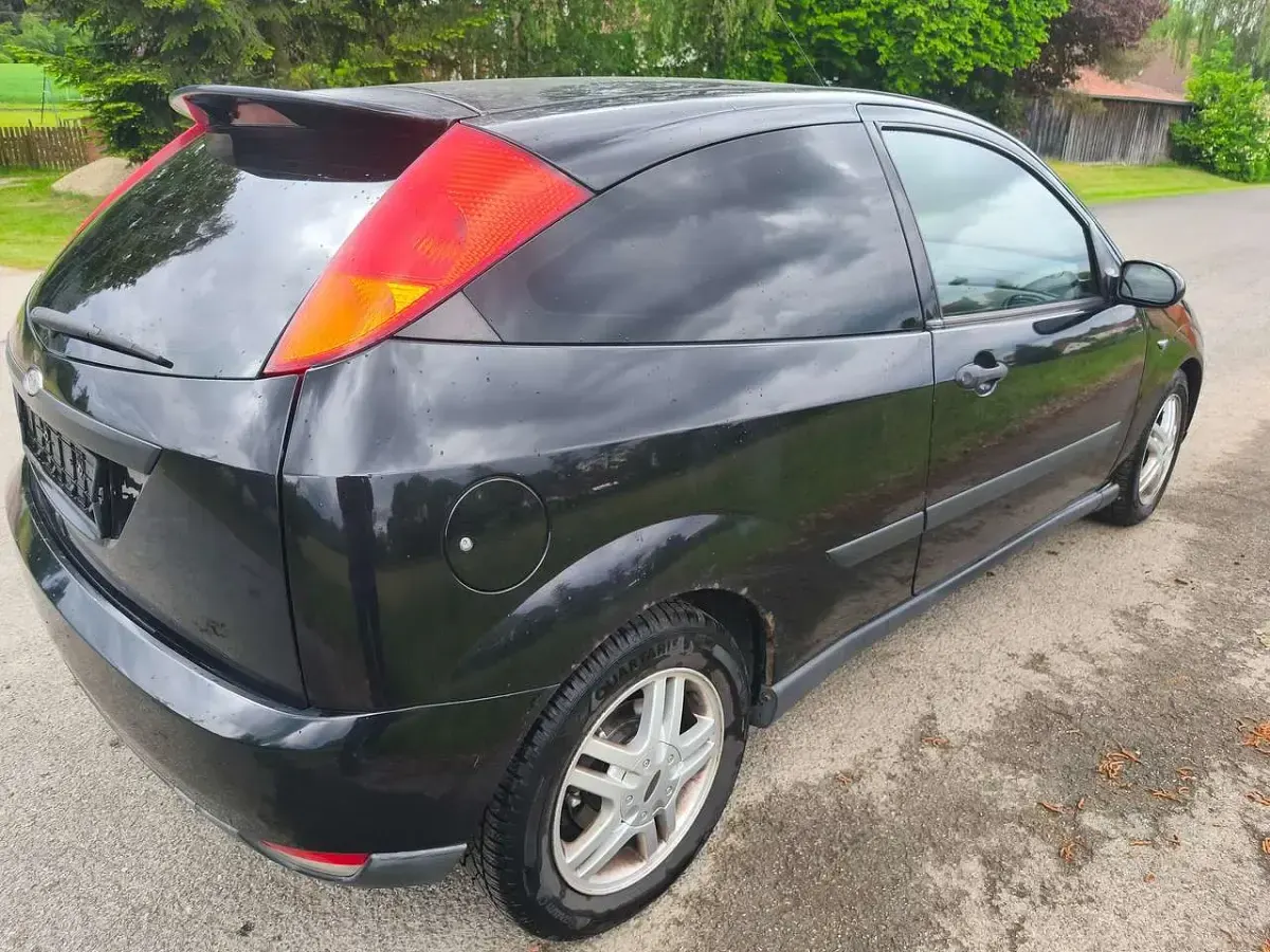 Usado Ford Focus Basis 97 CV (71 kW) 2001 Negro Coupe