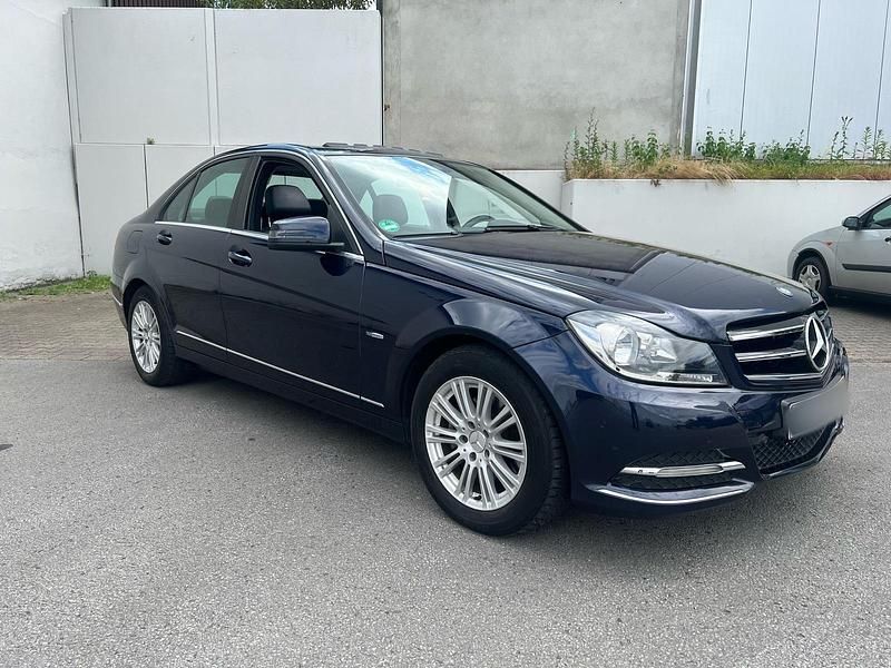 Blau Gebraucht 2011 Mercedes C250 Avantgarde Limousine | 5.500 € (Superpreis) - Bild 1/4