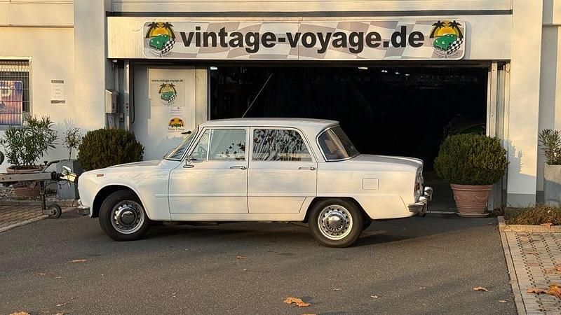 Weiß Gebraucht 1972 Alfa Romeo Giulia 1300 Super Limousine | 21.500 € - Bild 1/4