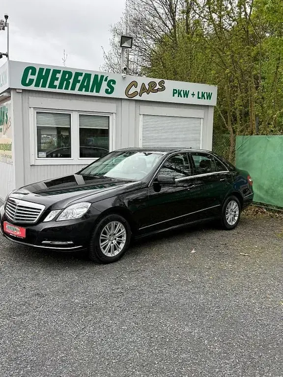 Gebraucht Mercedes E300 204 PS (150 kW) 2012 Schwarz Limousine