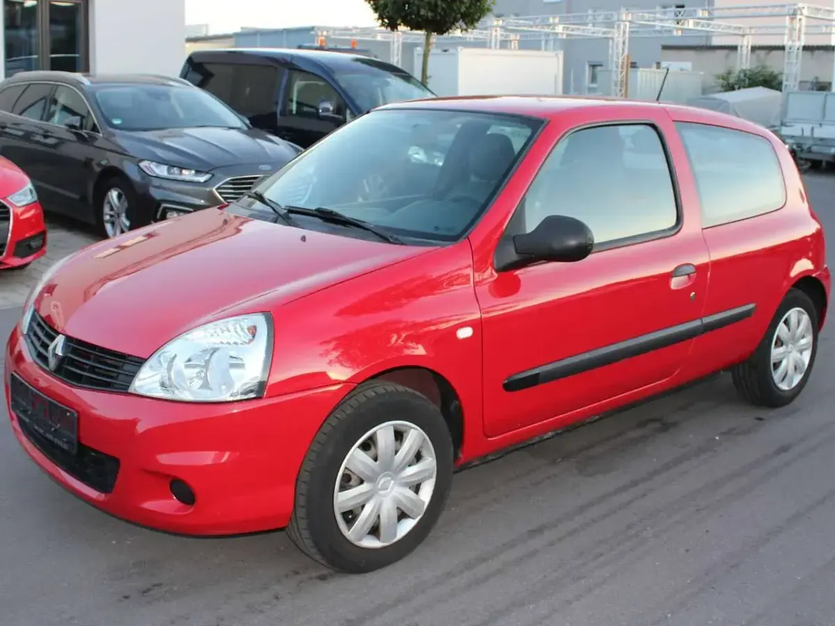 Gebraucht Renault Clio Authentique 58 PS (42 kW) 2009 Hellrot Kleinwagen