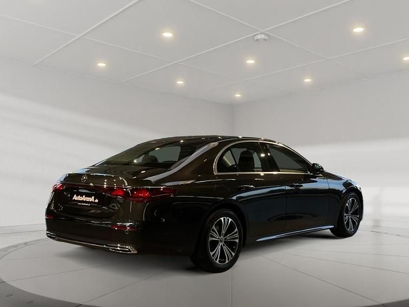 Gebraucht Mercedes E200 Avantgarde 204 PS (150 kW) 2024 Metalliclack graphitgrau Limousine