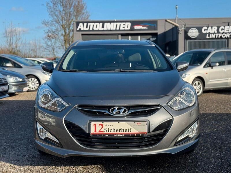 Silber Gebraucht 2013 Hyundai i40 Kombi | 10.900 € (Fairer Preis) - Bild 1/4