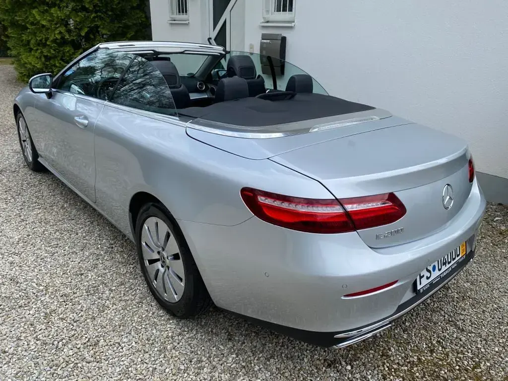 Second-hand Mercedes E200 184 CP (135 kW) 2018 Argintiu Cabrio
