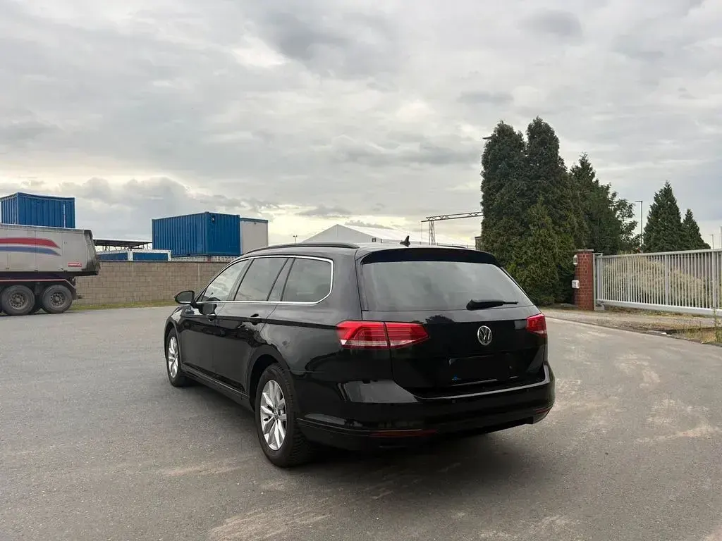 Gebraucht VW Passat Comfortline 150 PS (110 kW) 2018 Schwarz Kombi