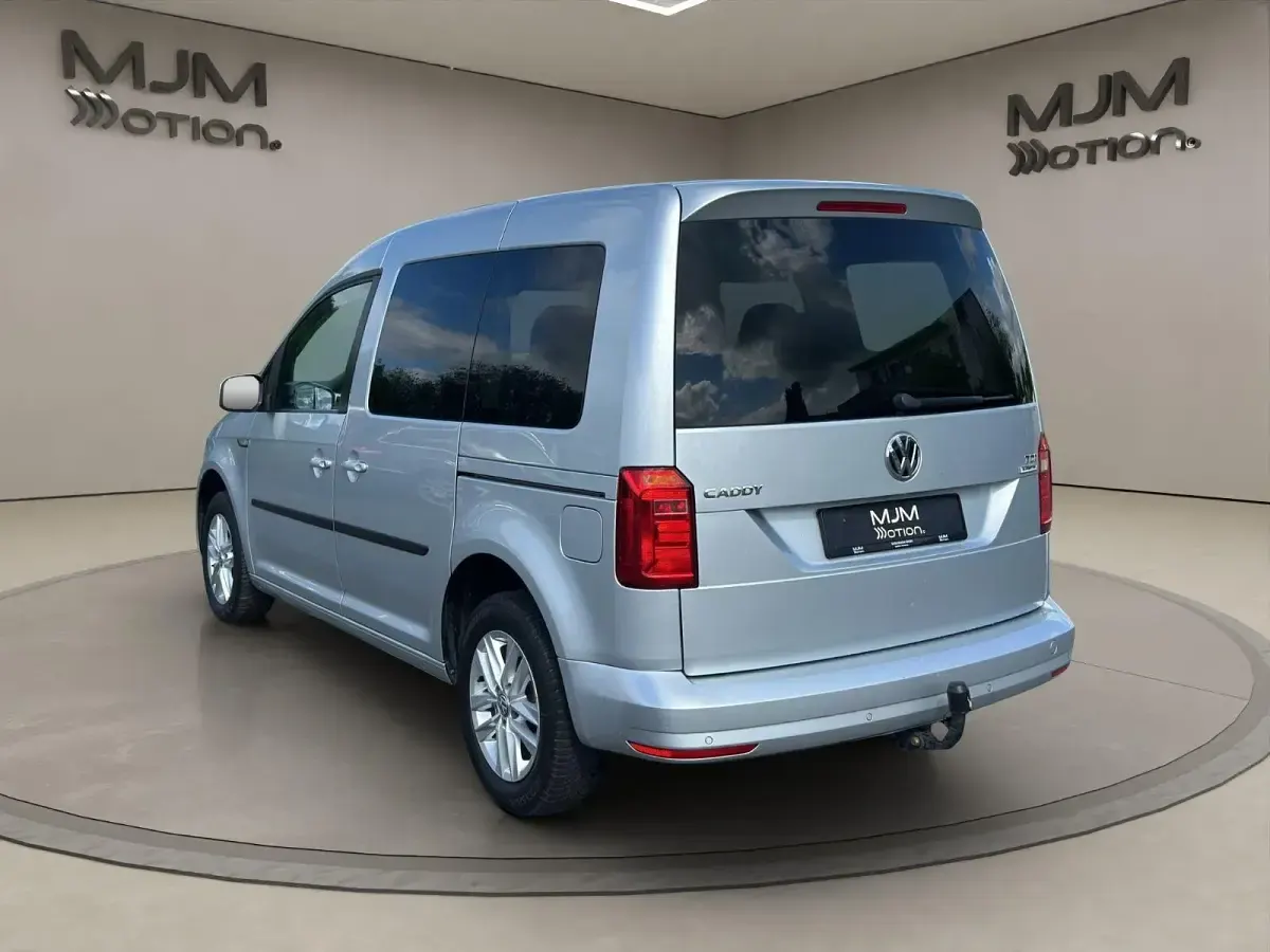 Gebraucht VW Caddy Trendline 102 PS (75 kW) 2016 Silber Van / Kleinbus