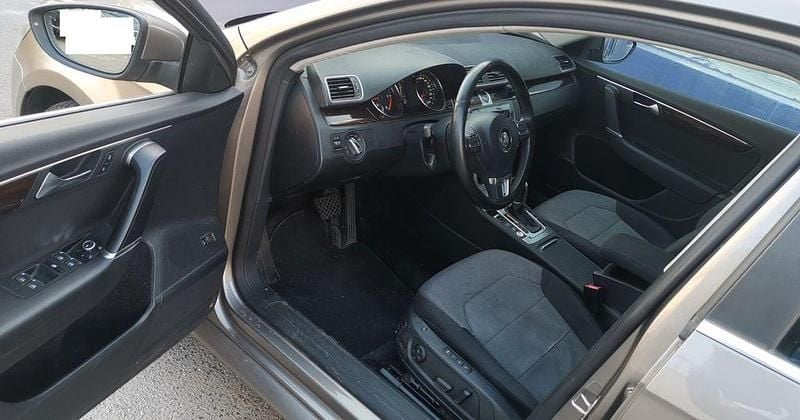 Gebraucht VW Passat 140 PS (102 kW) 2012 Grau Kombi