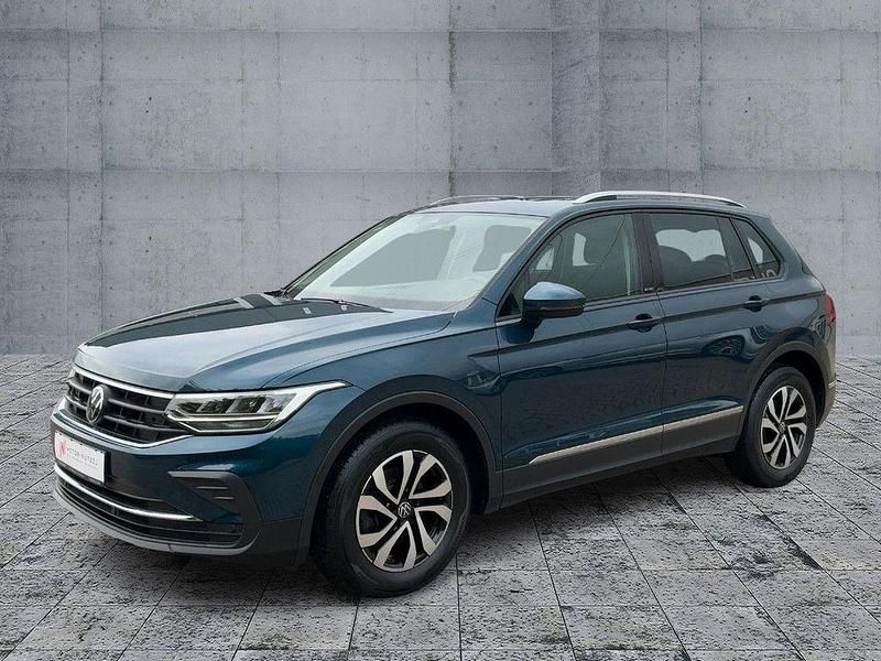 Gebraucht VW Tiguan Active 150 PS (110 kW) 2022 Nightshade blue metallic SUV