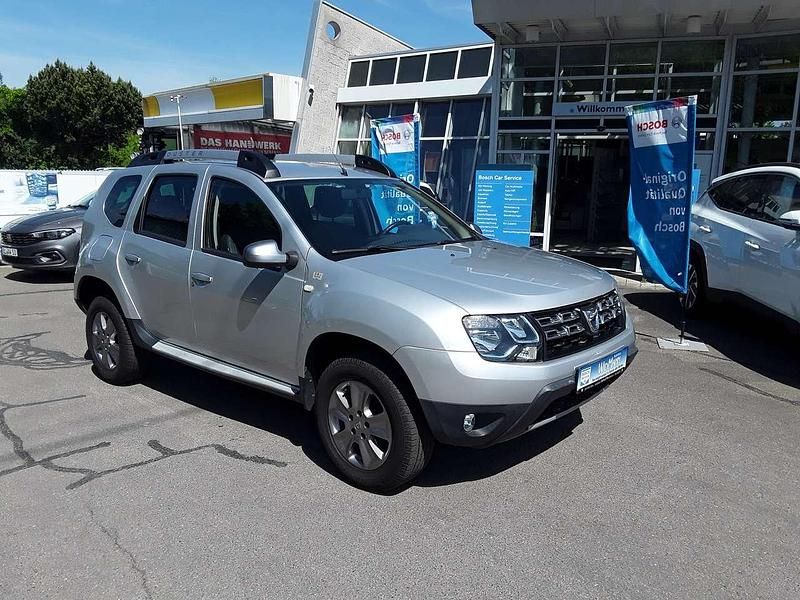 Platingrau metallic Gebraucht 2014 Dacia Duster Prestige SUV | 7.295 € (Etwas zu teuer) - Bild 1/4
