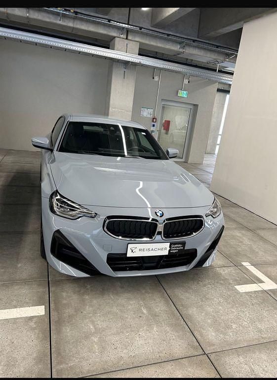 Grau Gebraucht 2024 BMW 220 M Sport Coupé | 34.990 € (Guter Preis) - Bild 1/4