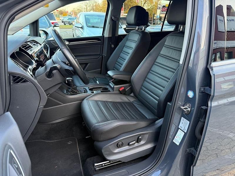 Gebraucht VW Touran Highline 150 PS (110 kW) 2021 Grau Van / Kleinbus