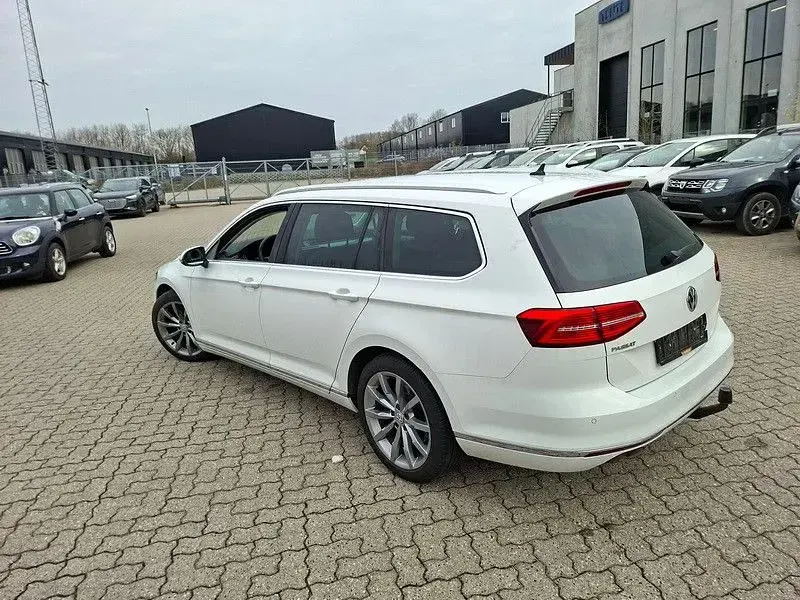 Używany VW Passat Highline 190 KM (139 kW) 2019 Biały Kombi