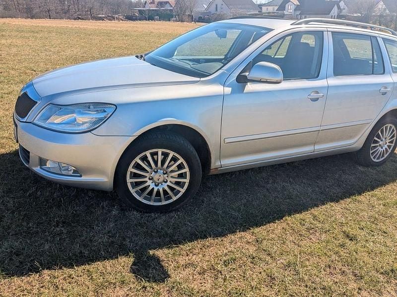 Gebraucht Skoda Octavia Ambiente 140 PS (102 kW) 2011 Silber Limousine