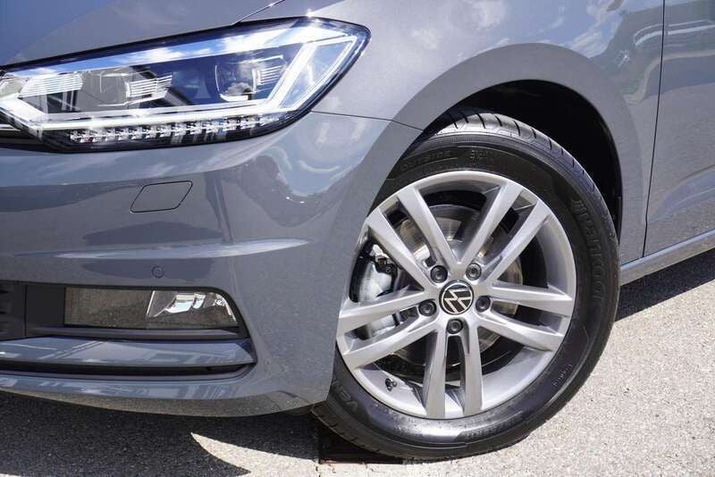 Gebraucht VW Touran Comfortline 150 PS (110 kW) 2024 Delfingrau metallic Van / Kleinbus